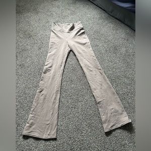 Like New Aritiza Sunday Best Flare Leggings